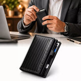 Detalhe do sistema automático pop-up de ejeção de cartões em cascata na carteira antifurto Top Mix